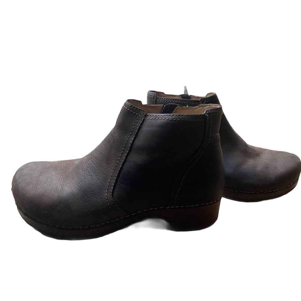 New! Brown Dansko Booties